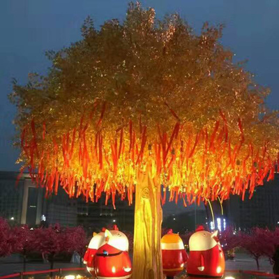 夜晚商店門口仿真榕樹