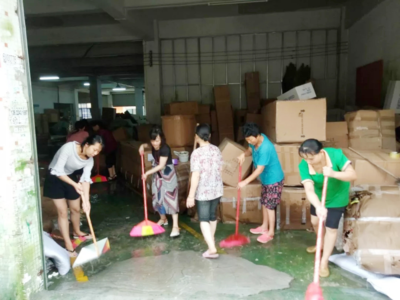 大雨無情，圣杰有情